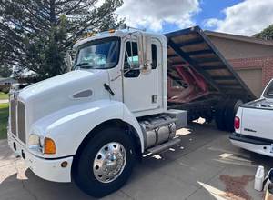 Camión de plataforma plana Kenworthhs T400 de 22 pies disponible para la compra - 330HP, transmisión manual de 9 velocidades, camión usado con garantía - Product Image 3