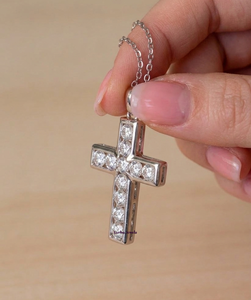 Collier pendentif croix chrétienne en argent sterling 925 plaqué rhodium avec moissanite pour femme, couleur D, VVS1, certifié par une tierce partie - Product Image 6