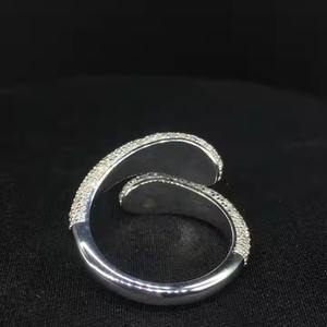 แหวนเพชรชั้นดีสีขาวทองพร้อมผ้าพันคอ1.61ct ประดับเพชรทรงกลมสีขาว10Kt - Product Image 3