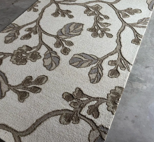 Tapis moderne en laine et viscose tufté à la main pour salon ou chambre à coucher, design crème et taupe - Product Image 3