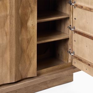 ตู้ไซด์บอร์ดทรงยาวรุ่นโกเมซ ทำจากไม้มะม่วงเนื้อแข็ง ลายไม้ธรรมชาติ สีน้ำตาลธรรมชาติ สำหรับห้องนั่งเล่นและโรงแรม - Product Image 6