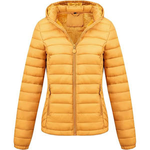 Doudoune matelassée moderne pour femme, coupe classique, en tissu tissé respirant, coupe-vent et isolante, couleur unie, pour l'hiver - Product Image 1