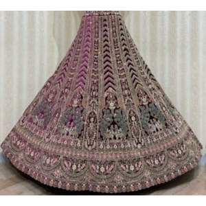 Broderie à la main Lehenga de mariée indienne haut de gamme et Jarakan sur filet Double Dupatta et 12 Kali jupe Flair - Product Image 3