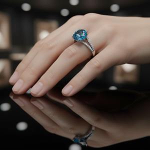 Bague de fiançailles en argent sterling 925, sertie à griffes, avec topaze bleue naturelle de style vintage chrétien, taille brillant, fabrication artisanale, certifiée par un tiers - Product Image 5