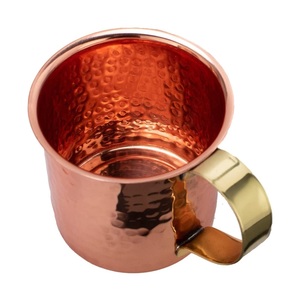 Taza de mula de Moscú ecológica al por mayor con mango de diseño martillado de metal dorado para beber cerveza en restaurantes hoteles cafés - Product Image 2