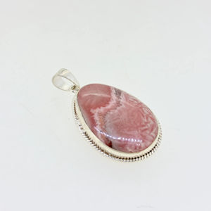 Pendentif en argent sterling 925 avec cabochon de rhodochrosite de 3 cm, serti en bélière, style ethnique, fabrication de bijoux pour femmes, vente en gros - Product Image 1