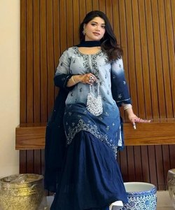 DESIGNER CHINON BRODERIE SÉQUENCE TRAVAIL TOP SHARARA AVEC DUPATTA PARTY WEAR PRIX DE GROS VÊTEMENT ETHNIQUE DESIGNER KURTA SET - Product Image 5