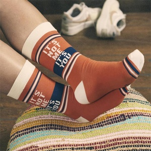 Logotipo personalizado Vintage Retro Crew Calcetines Diario Casual Algodón Calcetín Diseño a rayas para hombres Mujeres BSCI Certificado Impresión digital - Product Image 4