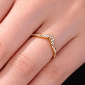 Anillo de Boda Moderno Curvo con Diseño Chevron, Anillo Apilable en Oro de 14K con Diamantes de Laboratorio, Anillo de Eternidad a Juego para Novia, Anillo de Aniversario en Forma de V - Product Image 4