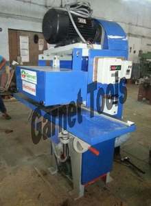 Máquina de fabricación de puertas de panel elevado - Product Image 2