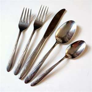 Juego de cubiertos de acero inoxidable Cuchara de cuchillo con acabado de espejo La mejor calidad para restaurantes y hoteles - Product Image 1