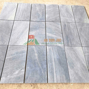 Dalles de bordure de piscine modernes 12x12 antidérapantes et imperméables en travertin blanc naturel du Vietnam pour terrasses de piscine - Product Image 2