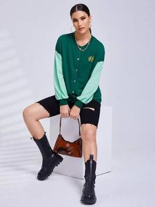 Veste universitaire pour femme sur mesure OEM, corps en laine avec manches en cuir véritable, style universitaire chaud, veste de type Letterman - Product Image 3