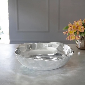 El cuenco decorativo para servir de Metal con acabado plateado más nuevo con forma artística arrugada, acento moderno único para comedor y exhibición - Product Image 6