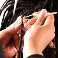 Usine directe Sisterlocks aiguille Crochet tresse cheveux outils de verrouillage Dreadlocks artisanat aiguille à cheveux incurvés pour vos Locs facile