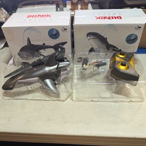 Squalo elettrico in plastica RC per piscine e laghi con telecomando simulato squalo - Product Image 2