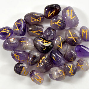 เซ็ตพลอยสีม่วงธรรมชาติคริสตัลบำบัด25ชิ้นรูปทรงลูกบาศก์สลักตัวอักษรเรกินำพลอยหลวมมาก - Product Image 1