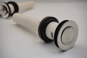 Accesorios para Cubículos de Baño OEM: Desagüe de Lavabo Tipo Pulsador de Plástico ABS y Aleación de Zinc Cromado Ecológico - Product Image 4
