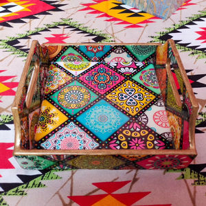 Plateau de service en bois d'acacia, plateau artisanal en bois et en meena personnalisé pour la décoration de la maison, ensemble de plateaux carrés, plateaux en bois en gros - Product Image 3