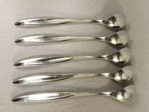 Ensemble de quatre couverts en forme de cœur, cuillère en fonte avec poignée à chaîne, parfait pour servir le thé, les aliments, offrir en cadeau et utiliser comme vaisselle - Product Image 4