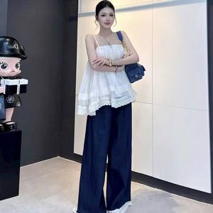 ชุดเซ็ตสองชิ้น เสื้อสายเดี่ยวผ้าเดนิมแต่งระบายหวานๆ แบรนด์ OEM พร้อมกางเกงขาสั้นสำหรับผู้หญิง - Product Image 2