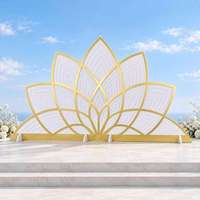 Décor de mariage de luxe en or blanc en forme de lotus pour la scène de mariage et la décoration d'événements