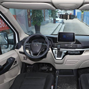 SUV V12 de Gasolina Ultra-Lujo Usado 2024, 7 Plazas, Asientos Oscuros, Asiento Eléctrico para Copiloto, Transmisión Automática, Autonomía de 601-700 km, 50-70 kWh - Product Image 2
