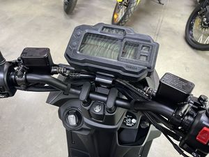 Motocicleta Scooter Yamaha Zuma 125 Modelo 2025, Personalizada, Soporte ODM, Garantía de 5 Años, Origen Estadounidense, Nueva - Product Image 2