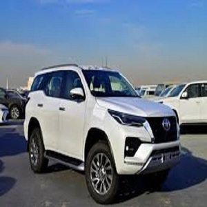 (F&2) Toyota Fortuner VXR V6 4.0L Gasolina 4x4 de 7 Plazas, Usado, 2024 - Product Image 2