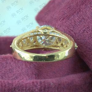 Anillo de moissanita solitario de corte redondo para mujer de Plata de Ley 925, acentos de diamantes TCW 4,00, joyería de regalo de aniversario - Product Image 6