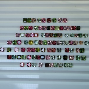 Cojín de turmalina natural pulido, piedras preciosas sueltas multicolores para curación y joyería hecha a mano - Product Image 6