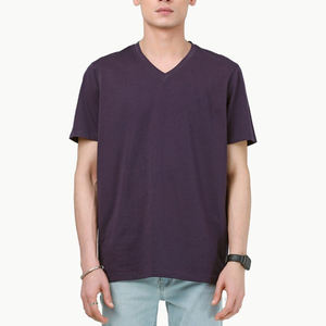 T-shirts à col en V bleus pour hommes sur mesure de haute qualité coupe régulière à séchage rapide avec motif d'impression numérique tissu tricoté en gros - Product Image 4