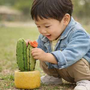 Juguete de cactus hecho a mano con fieltro de lana, elaborado con lana 100% natural, diseñado para ser suave, seguro y apto para niños. - Product Image 4