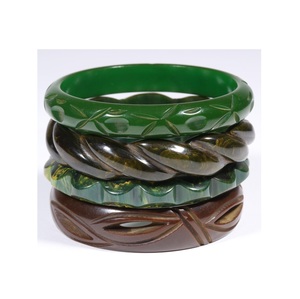 Elegantes Brazaletes de Resina Hechos a Mano e Impermeables para Mujer, Diseño Elegante, Textura Suave, Joyería de Moda Personalizable para un Estilo Étnico Moderno - Product Image 1