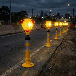 Set de Señalizadores Triangulares Solares Amarillos para Tráfico, con Función Intermitente, para Carreteras, con Clasificación IP65, Material de PC, Característica de Seguridad - Product Image 4