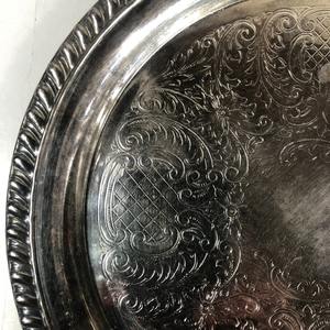 Plateau de service rond traditionnel en argent avec motif gravé, idéal pour les fêtes à domicile, les festivals, les mariages et les occasions spéciales - Product Image 2