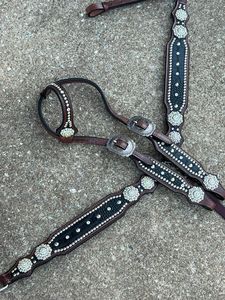 Juego de tachuelas de cuero de cocodrilo de liberación rápida para equipo de carreras de caballos disponible a precio mayorista - Product Image 3