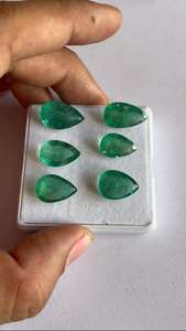 ลูกแพร์มรกตธรรมชาติคุณภาพดีมากตัดด้วยขนาดต่างๆและสีเขียวที่เหมาะสมได้รับการรับรองโดย IGI - Product Image 2