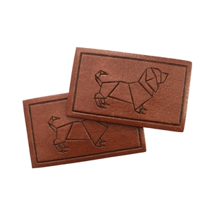 MOQ 100 estampado en caliente personalizar etiqueta de logotipo de cuero para tela - Product Image 1