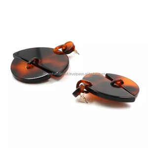 Lujosos pendientes hechos a mano de resina para mujer, colores personalizados, accesorios de moda altamente pulidos DE LA India - Product Image 3