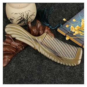Peigne en corne fabriqué à la main de qualité supérieure pour le cuir chevelu des cheveux fins et le style de mode des cheveux frisés pour un usage domestique - Product Image 2
