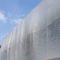 Plaque métallique perforée en acier inoxydable |   Installation facile et légère |   Haute résistance à la corrosion |   Soudage et découpe