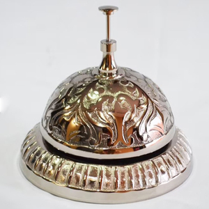Timbre de Mesa Manual para Recepción u Oficina, Diseño Moderno en Metal Dorado con Textura en Relieve - Product Image 6