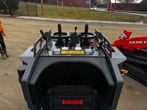 Minicargadora Derete XC1100 con Motor Diésel Kubota de 25Hp, Alto Flujo Hidráulico, Alta Eficiencia Operativa, Motor y Caja de Cambios - Product Image 6