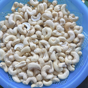 Vente flash, meilleur prix, prix des noix de cajou dans le monde entier, noix de cajou entières, grains entiers, W320 Santigo Vietnam, emballage de marque privée disponible - Product Image 1