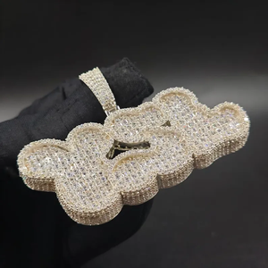 Colgante de Plata de Ley 925 con Diamante Moissanita VVS de Alto Brillo, Estilo Gota, Letra Personalizada y Micro Pavé, para Uso Unisex - Product Image 2