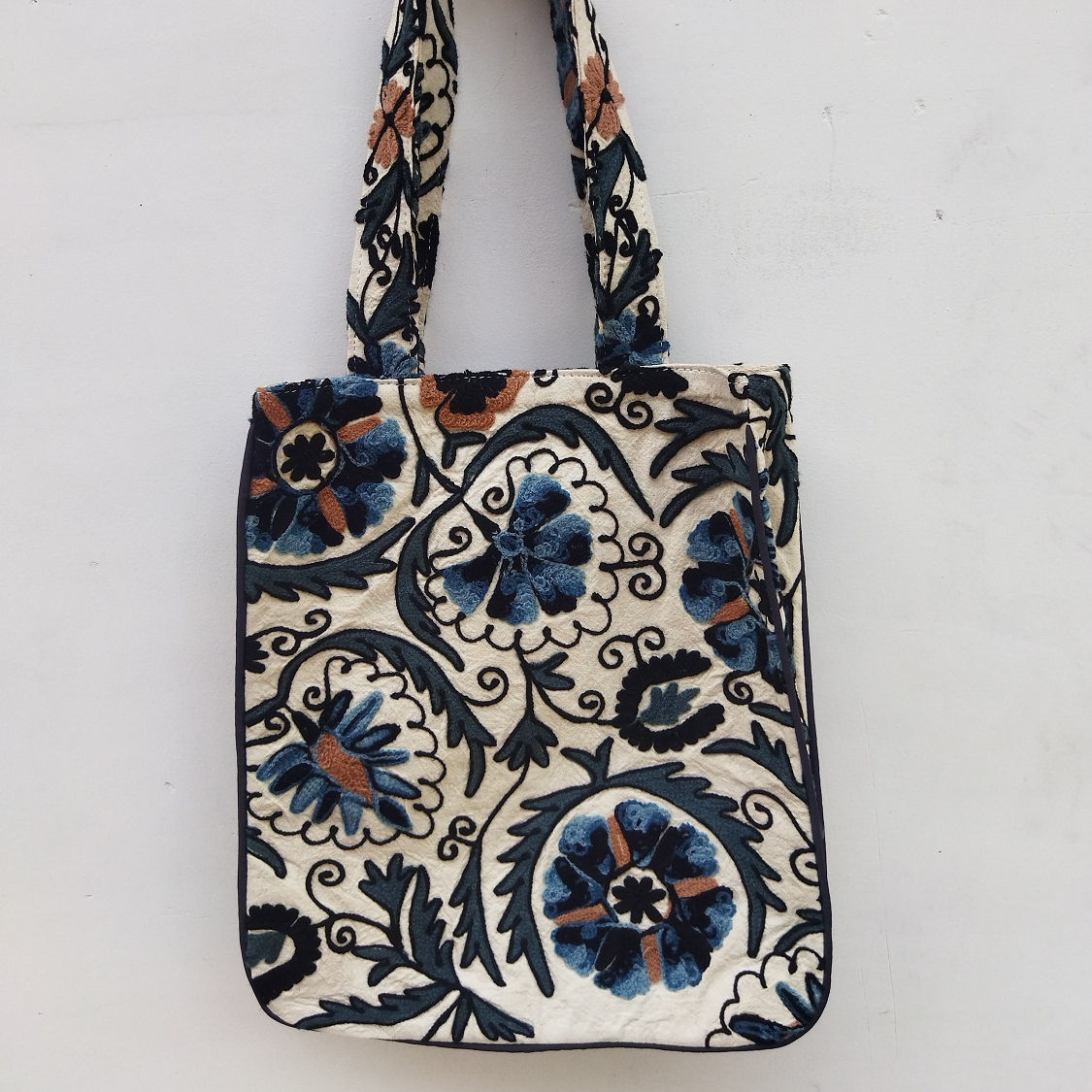 Venta al por mayor de bolsas de tela bordada hecha a mano de