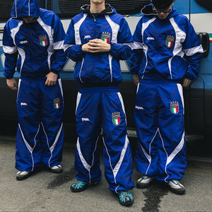 ชุดแทรคสูทผ้าไนลอนแบบแพทช์เวิร์คสำหรับผู้ชาย ปักโลโก้ แจ็คเก็ตมีฮู้ด กางเกงขายาวทรงสแต็ค ชุดเซ็ต 2 ชิ้น สไตล์สตรีทแวร์ - Product Image 4