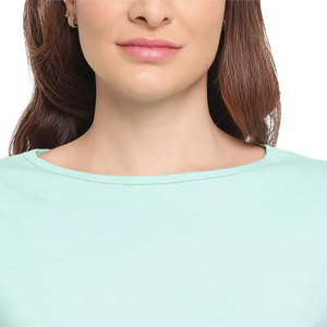 Ensemble deux pièces pour femmes en coton, t-shirts de couleur unie avec shorts de couleur contrastée, design personnalisé, fabriqué au Pakistan - Product Image 4