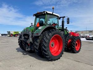 รถแทรกเตอร์เฟนด์ท 942 วาริโอ ปี 2020 - รถแทรกเตอร์ขับเคลื่อนสี่ล้อ กำลังสูง 415 แรงม้า พร้อมระบบเกียร์วาริโอ ระบบไฮดรอลิกขั้นสูง และความสะดวกสบาย - Product Image 3